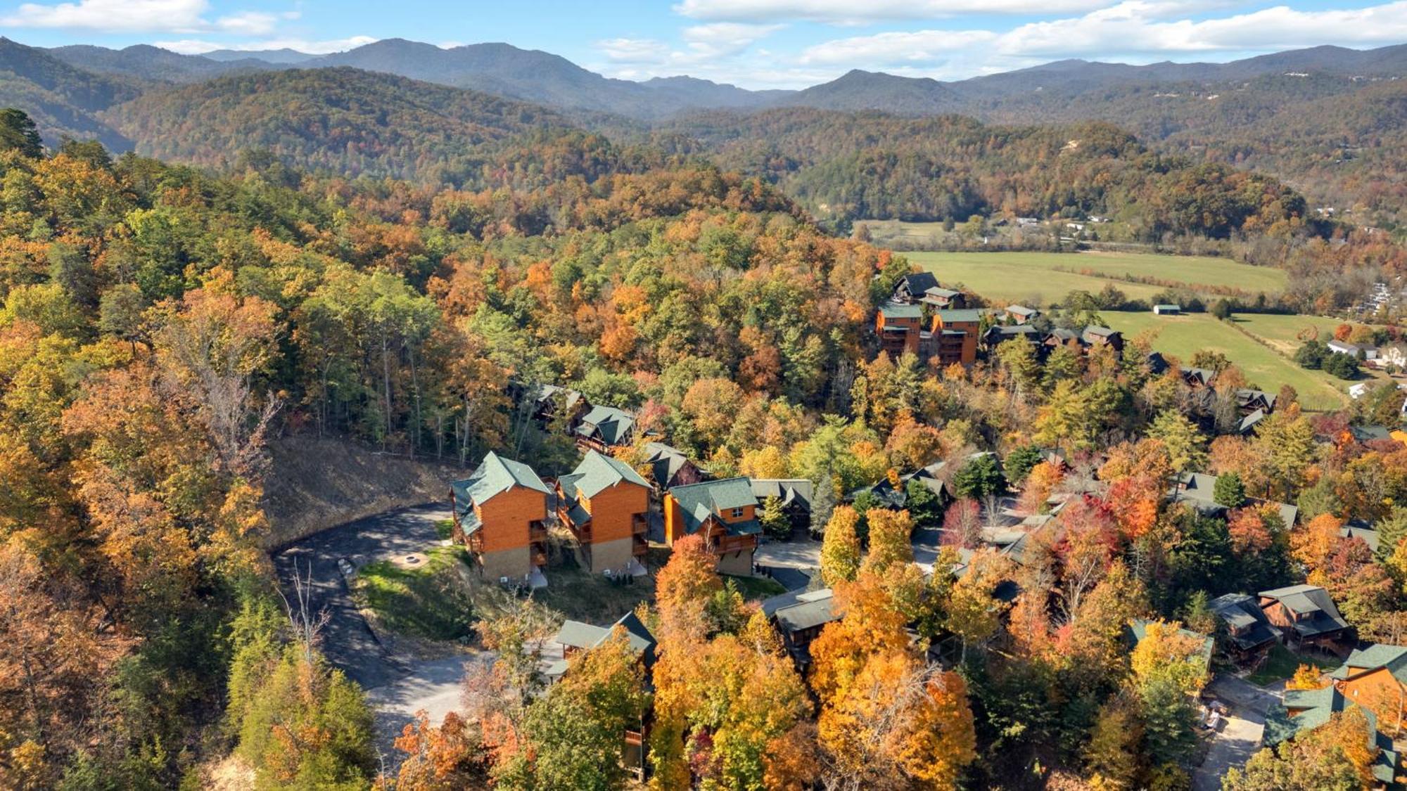 New Luxury Cabin With Indoor Pool, Hot Tub, & Theater Βίλα Pigeon Forge Εξωτερικό φωτογραφία