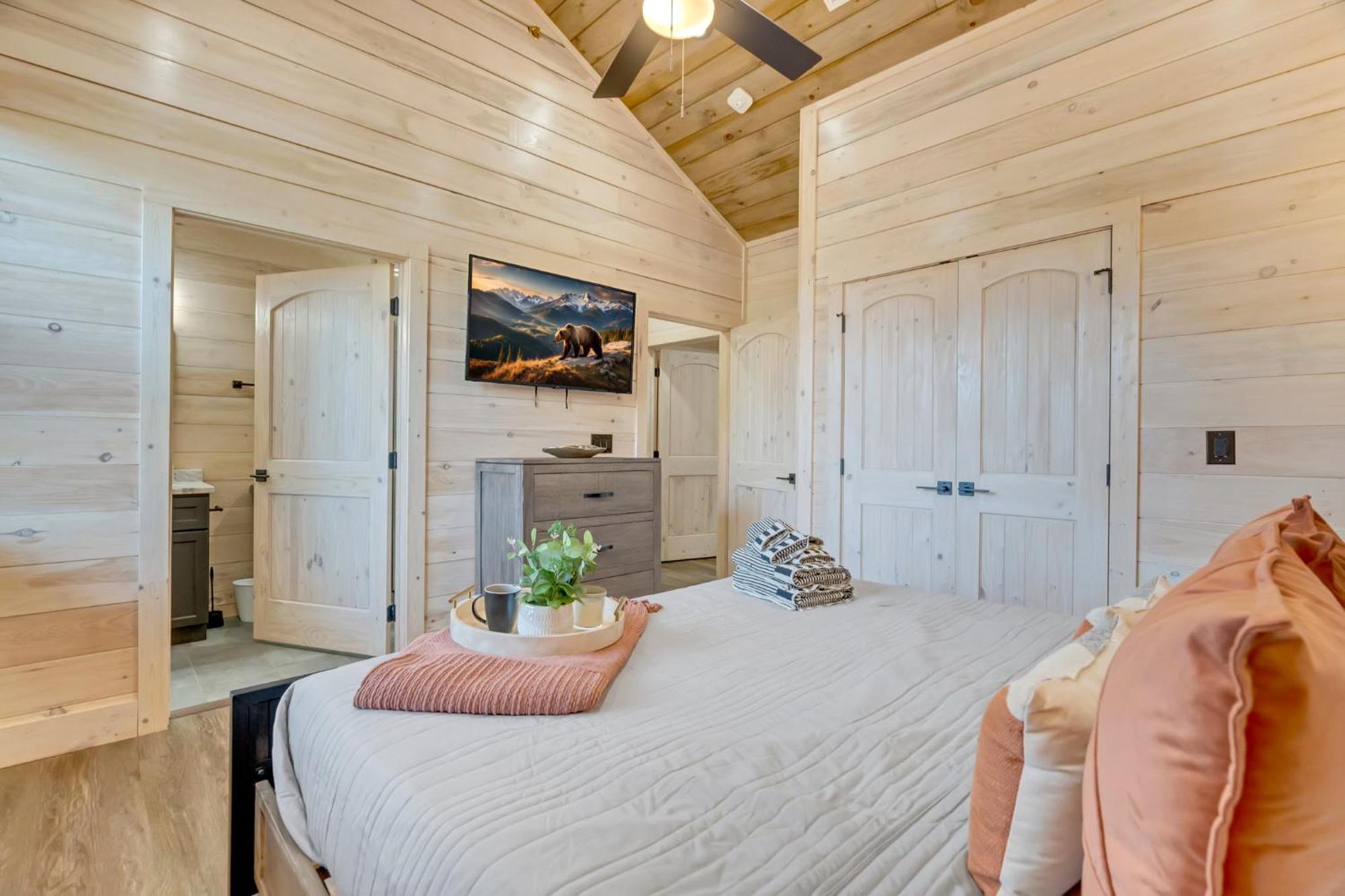 New Luxury Cabin With Indoor Pool, Hot Tub, & Theater Βίλα Pigeon Forge Εξωτερικό φωτογραφία