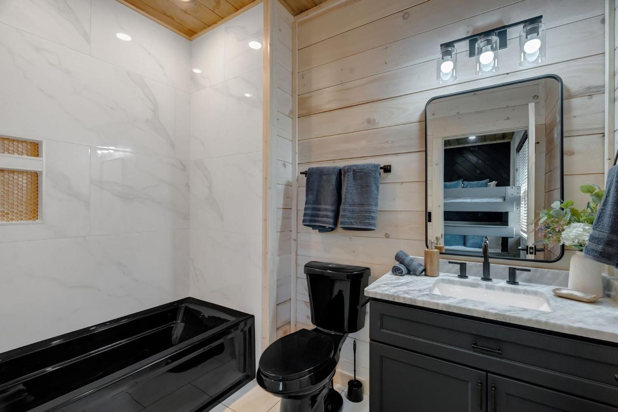 New Luxury Cabin With Indoor Pool, Hot Tub, & Theater Βίλα Pigeon Forge Εξωτερικό φωτογραφία