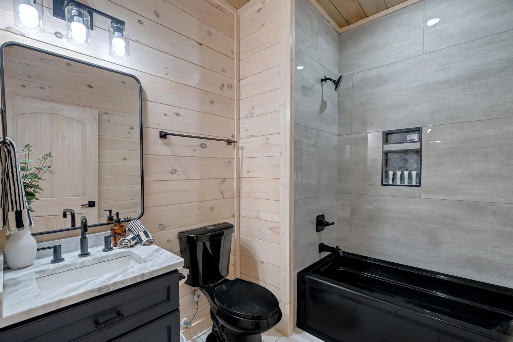 New Luxury Cabin With Indoor Pool, Hot Tub, & Theater Βίλα Pigeon Forge Εξωτερικό φωτογραφία